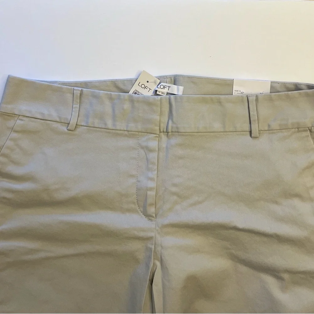 🌴 NWT LOFT Riviera Shorts, Light Khaki;
In original packaging; 8” INSEAM - Picture 1 of 4